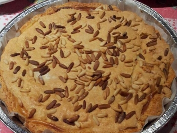 Torta con crema di limone e pinoli